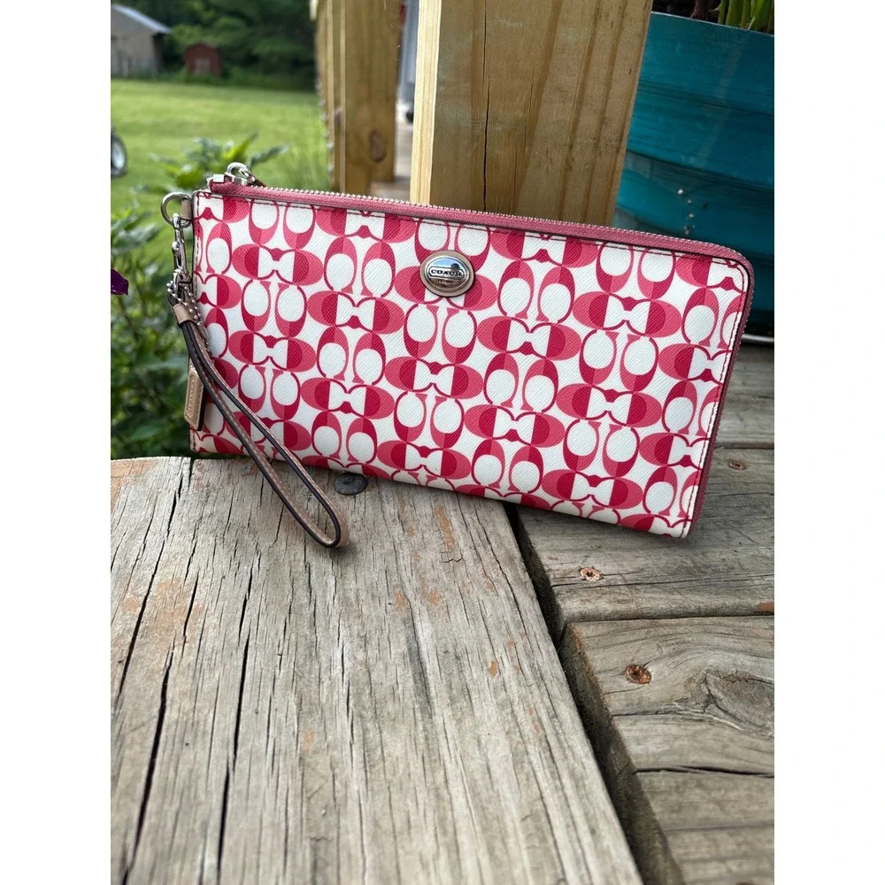 Coach Peyton Dream C Go-Go Wristlet in Pink & White Signature Canvas (F50590)